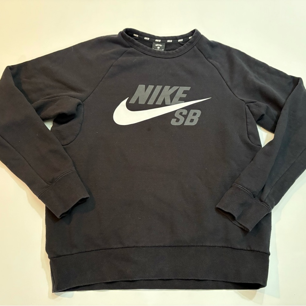Nike Black SKATEBOARDING Crewneck Sweatshirt with Gray Logo white swoosh | Small